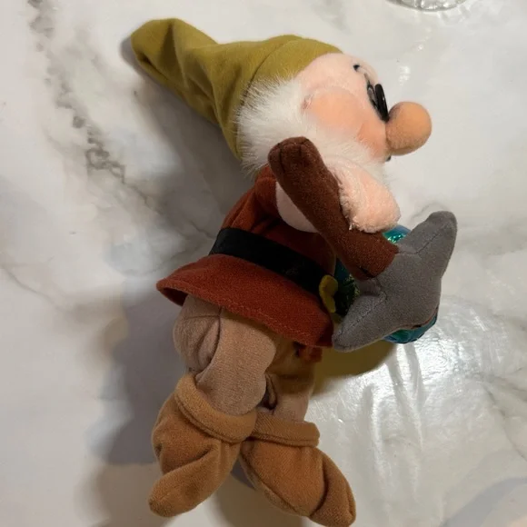 Disney Snow White & the 7 Dwarf Bean Bag Plush with Gem - Doc NWOT - Picture 4 of 14